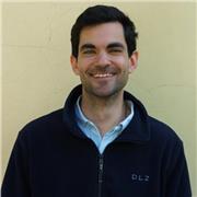 Profesor titulado en Comunicación y Audiovisual imparte clases de teatro y cine.